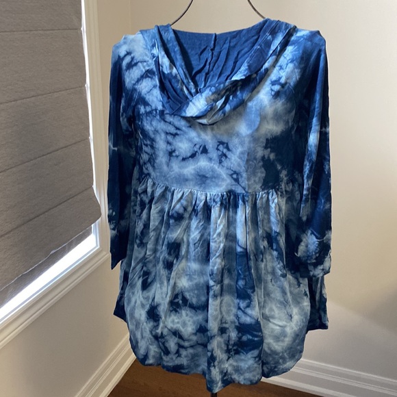 Baea Los Angeles tie dye sweater. BNWT - Picture 7 of 7